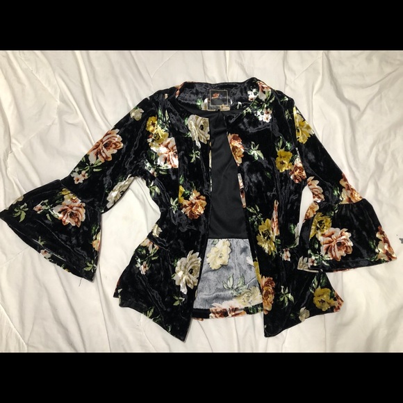 Velvet / Velour 3/4 Bell Sleeve Floral Cardigan - Picture 3 of 4